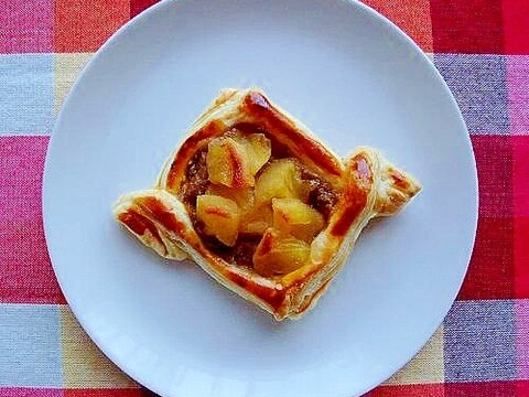 紅茶カスタードとキャラメルりんごのパイ